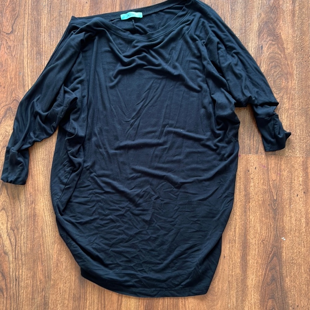 Quarter sleeve top